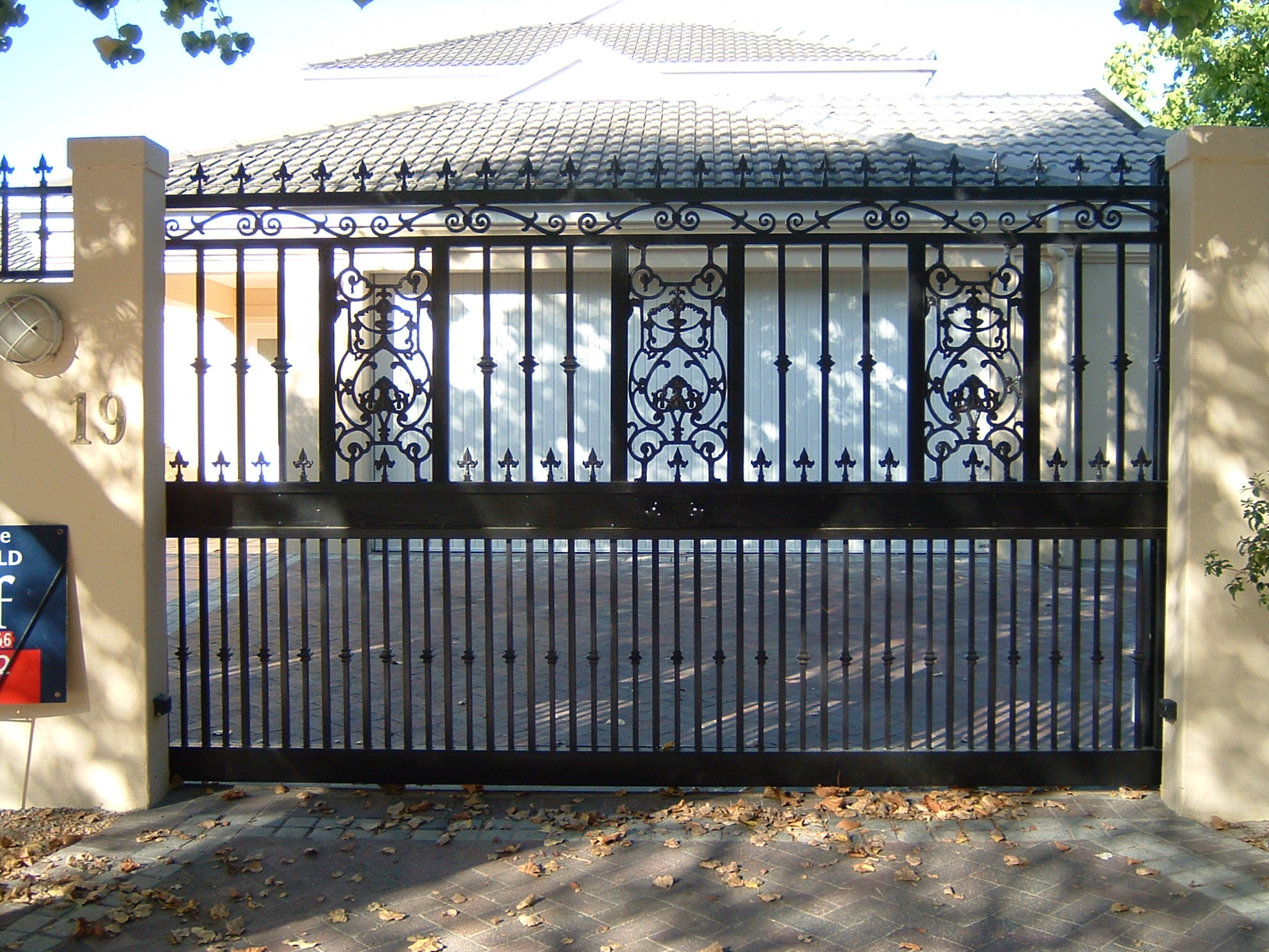 Custom%20bar%20steel%20gate